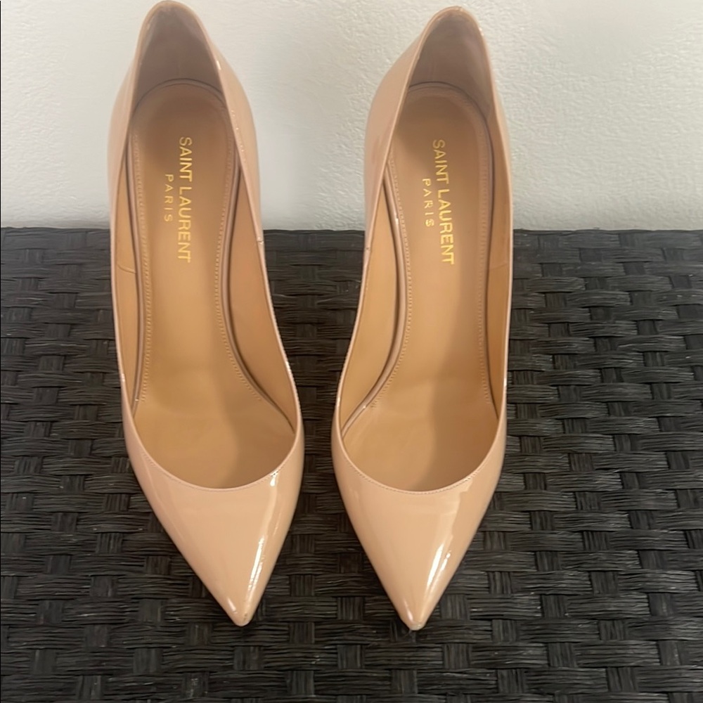 Saint Laurent Cream Heels with Patent Leather and Stiletto Design